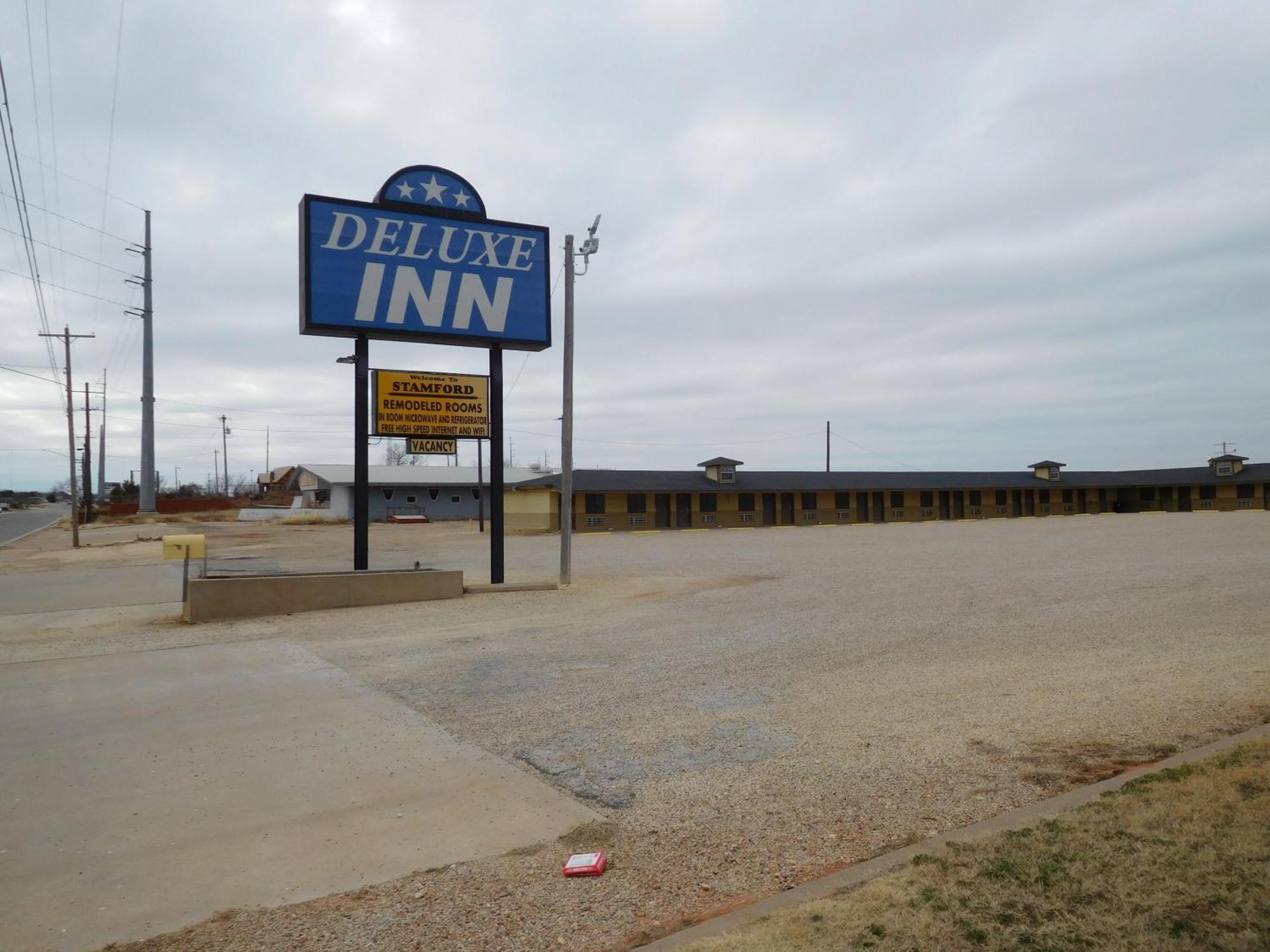 Deluxe Inn Stamford Exterior photo